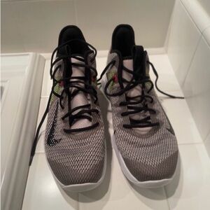 Nike Men's Gray Athletic Shoes